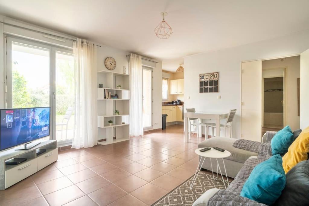 Appartement Avec Jardin Et Terrasse Pres De Paris Mantes-la-Jolie Buitenkant foto