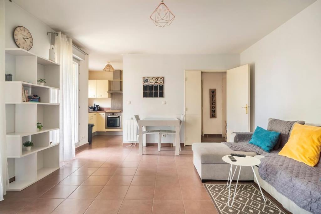 Appartement Avec Jardin Et Terrasse Pres De Paris Mantes-la-Jolie Buitenkant foto